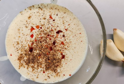 Фото шага рецепта Жареная бамия в чесночном соусе 173423 шаг 4  