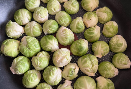 Фото шага рецепта Жареная брюссельская капуста с чесноком 151550 шаг 3  