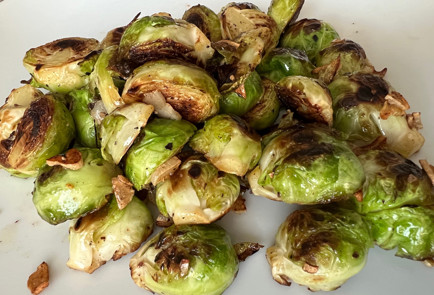 Фото шага рецепта Жареная брюссельская капуста с чесноком 151550 шаг 5  