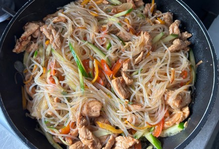 Фото шага рецепта Жареная фунчоза 186529 шаг 14  