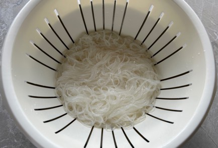 Фото шага рецепта Жареная фунчоза 186529 шаг 6  