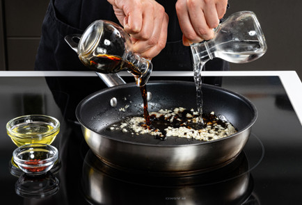 Фото шага рецепта Жареная камбала покорейски 191138 шаг 8  