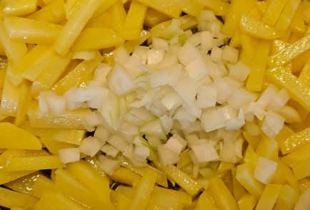 Фото шага рецепта Жареная картошка с чесноком и зеленью 189901 шаг 5  