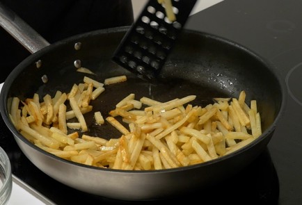 Фото шага рецепта Жареная картошка с грибами 139941 шаг 3  