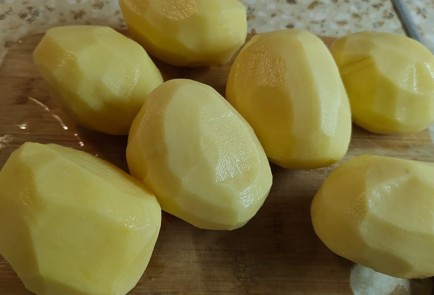 Фото шага рецепта Жареная картошка с лисичками 190177 шаг 2  