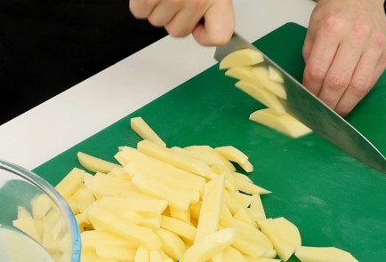 Фото шага рецепта Жареная картошка 126415 шаг 2  