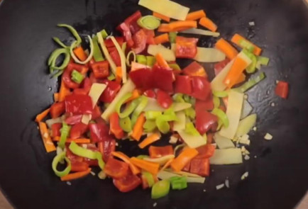 Фото шага рецепта Жареная курица с рисом понемецки гебакенесхенхен 151521 шаг 4  