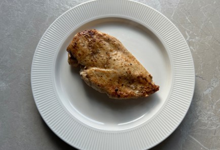 Фото шага рецепта Жареная куриная грудка 189756 шаг 10  