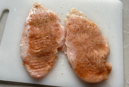 Фото шага рецепта Жареная куриная грудка 189756 шаг 3  