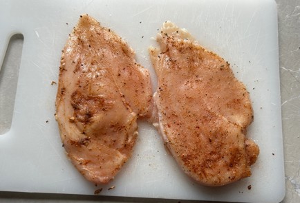 Фото шага рецепта Жареная куриная грудка 189756 шаг 4  