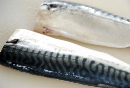 Фото шага рецепта Жареная скумбрия 139765 шаг 1  