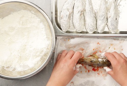 Фото шага рецепта Жареные бычки 50983 шаг 3  