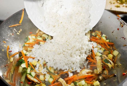 Фото шага рецепта Жареный рис с яйцом покитайски 30465 шаг 6  