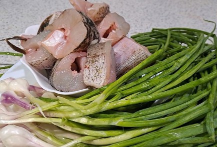 Фото шага рецепта Жареная щука с зеленым луком 189560 шаг 1  