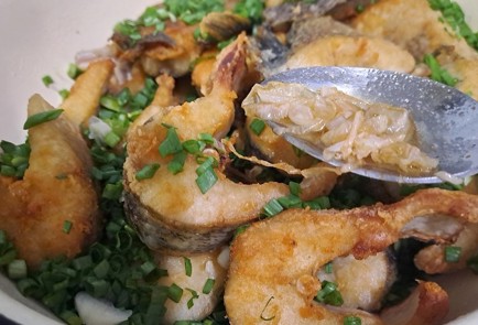 Фото шага рецепта Жареная щука с зеленым луком 189560 шаг 11  