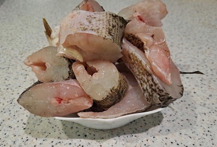 Фото шага рецепта Жареная щука с зеленым луком 189560 шаг 2  