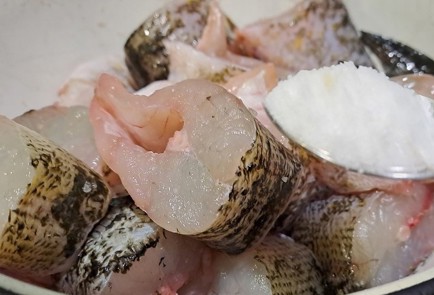 Фото шага рецепта Жареная щука с зеленым луком 189560 шаг 3  