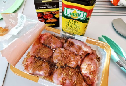 Фото шага рецепта Жареное филе куриного бедра карримасала 151210 шаг 2  