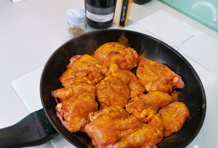 Фото шага рецепта Жареное филе куриного бедра карримасала 151210 шаг 7  