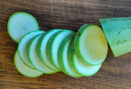 Фото шага рецепта Жареные кабачки со сметанным соусом 189842 шаг 2  