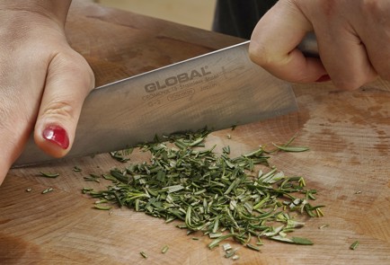 Фото шага рецепта Жаренные с чесноком и маслинами кальмары 153151 шаг 5  