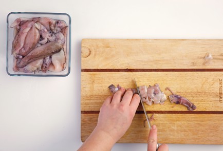 Фото шага рецепта Жареные кальмары с петрушкой и лимоном 57893 шаг 1