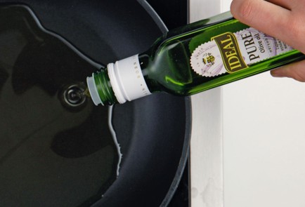 Фото шага рецепта Жареные кальмары с петрушкой и лимоном 57893 шаг 4