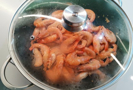 Фото шага рецепта Жареные креветки с чесноком 191040 шаг 11