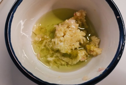 Фото шага рецепта Жареные креветки с чесноком 191040 шаг 3