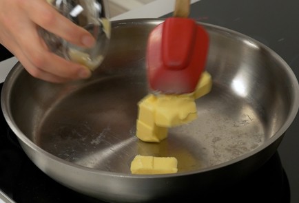 Фото шага рецепта Жареные креветки 140154 шаг 2  