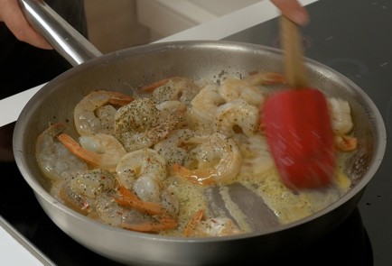 Фото шага рецепта Жареные креветки 140154 шаг 3  