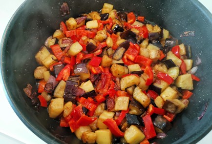 Фото шага рецепта Жареные опята с овощами 140867 шаг 15  