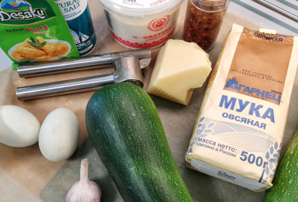 Фото шага рецепта Жареные палочки в кляре из кабачков с чесночным соусом 151551 шаг 1