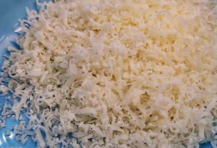 Фото шага рецепта Жареные палочки в кляре из кабачков с чесночным соусом 151551 шаг 5