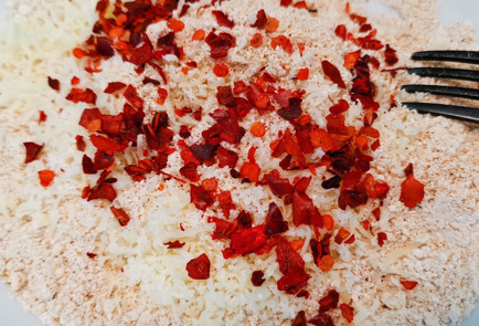 Фото шага рецепта Жареные палочки в кляре из кабачков с чесночным соусом 151551 шаг 7