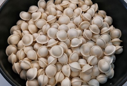 Фото шага рецепта Жареные пельмени карри 173419 шаг 1  