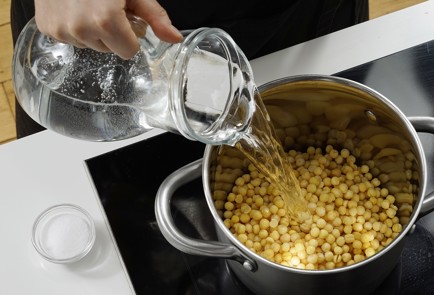 Фото шага рецепта Жареные пирожки с горохом 153125 шаг 8  