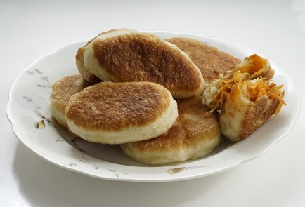 Фото шага рецепта Жареные пирожки с капустой 153128 шаг 14  