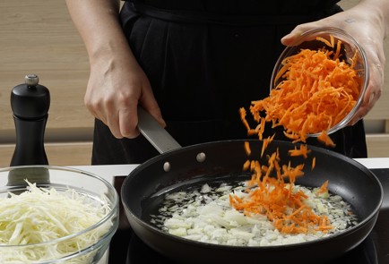 Фото шага рецепта Жареные пирожки с капустой 153128 шаг 9  