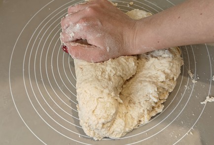 Фото шага рецепта Жареные пирожки с картошкой 191210 шаг 6