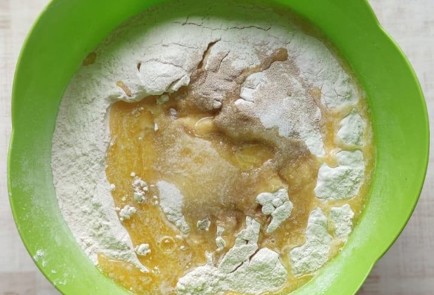 Фото шага рецепта Жареные пирожки с луком и яйцом 173611 шаг 5