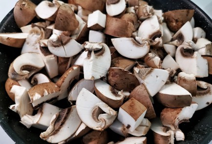 Фото шага рецепта Жареные шампиньоны подеревенски 140313 шаг 5  