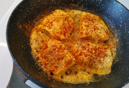 Фото шага рецепта Жареный адыгейский сыр карри 186848 шаг 10  