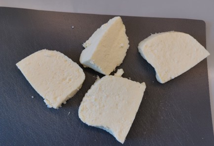 Фото шага рецепта Жареный адыгейский сыр карри 186848 шаг 2  