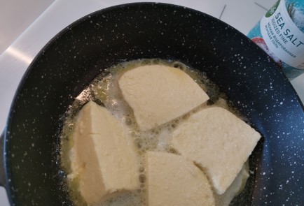 Фото шага рецепта Жареный адыгейский сыр карри 186848 шаг 4  