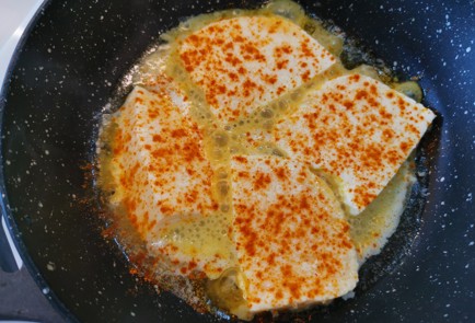 Фото шага рецепта Жареный адыгейский сыр карри 186848 шаг 5  