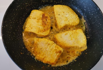 Фото шага рецепта Жареный адыгейский сыр карри 186848 шаг 7  