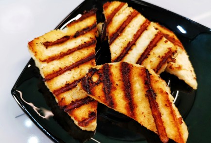 Фото шага рецепта Жареный адыгейский сыр с чесноком 186847 шаг 10  