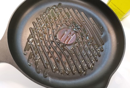 Фото шага рецепта Жареный адыгейский сыр с чесноком 186847 шаг 2  