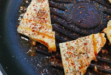 Фото шага рецепта Жареный адыгейский сыр с чесноком 186847 шаг 8  